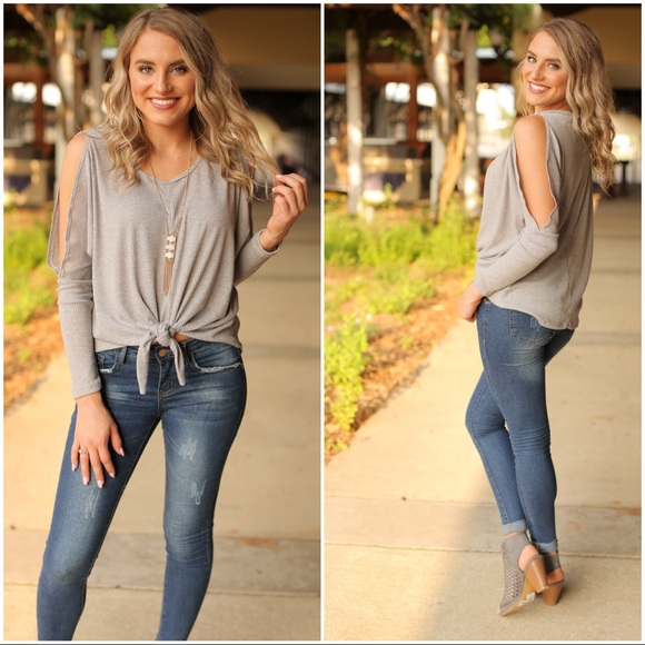 ✨LAST ONE✨Gray ribbed knit open sleeve tie front - Picture 3 of 6